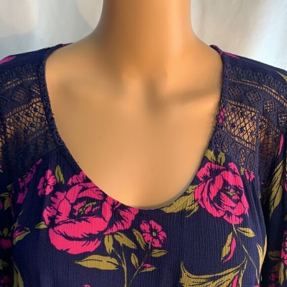 Express Navy Pink Blue Scoop Neck 3/4 Bell Sleeves Lace Elastic Waist Crop Top - Picture 3 of 13